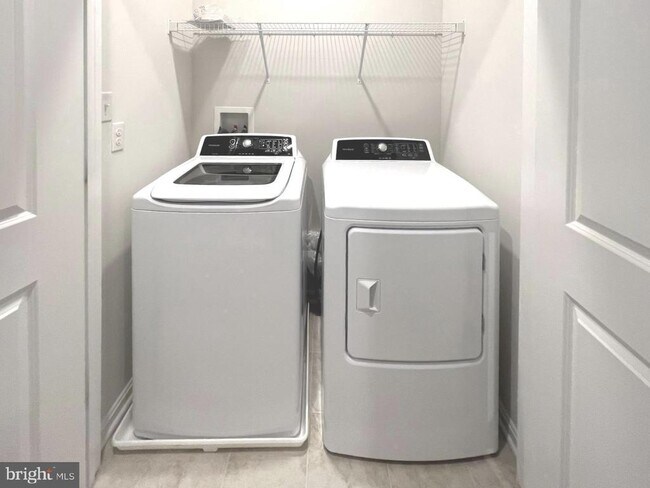 Building Photo - 2013 Thornbrook Wy