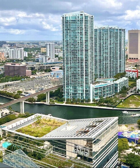 Building Photo - 801 S Miami Ave