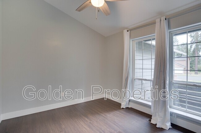 Building Photo - 4741 W Woodside Ave