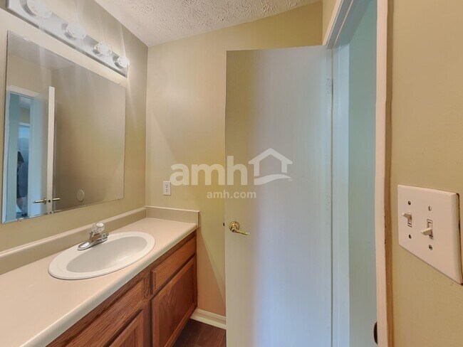 Building Photo - 6763 Wimbledon Dr