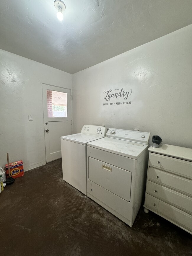 Building Photo - 6132 N 16th Dr