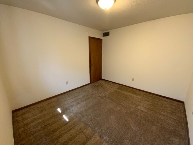 Building Photo - 1801-1803-1803 Garden Dr