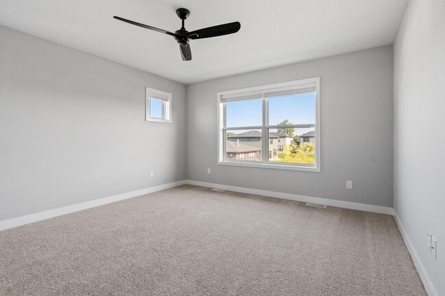 Building Photo - 5395 Robinwood Ct