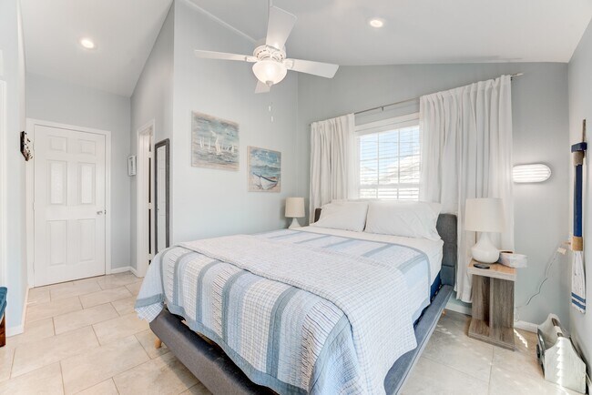 Building Photo - 4211 Surf Dr
