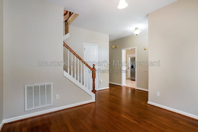 Building Photo - 1600 Nesfield Pl