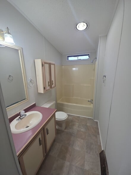 Building Photo - 2030 Wildwood Ct