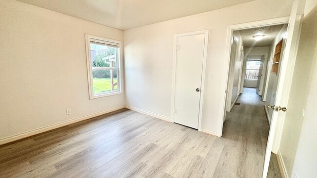 Building Photo - Charming 3BD/2BA Home with Updated Interior + Bonus Basement Space