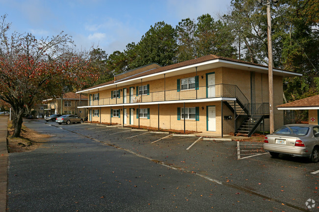Primary Photo - Sandpebbles Apartments