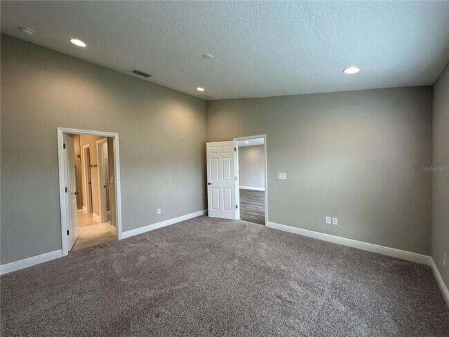 Building Photo - 12533 Oak Hill Way