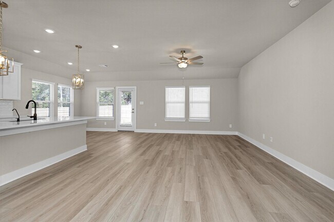 Building Photo - 2002 Bluff Oak Ct