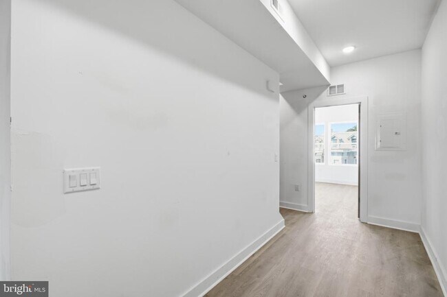 Building Photo - 669 N 39th St