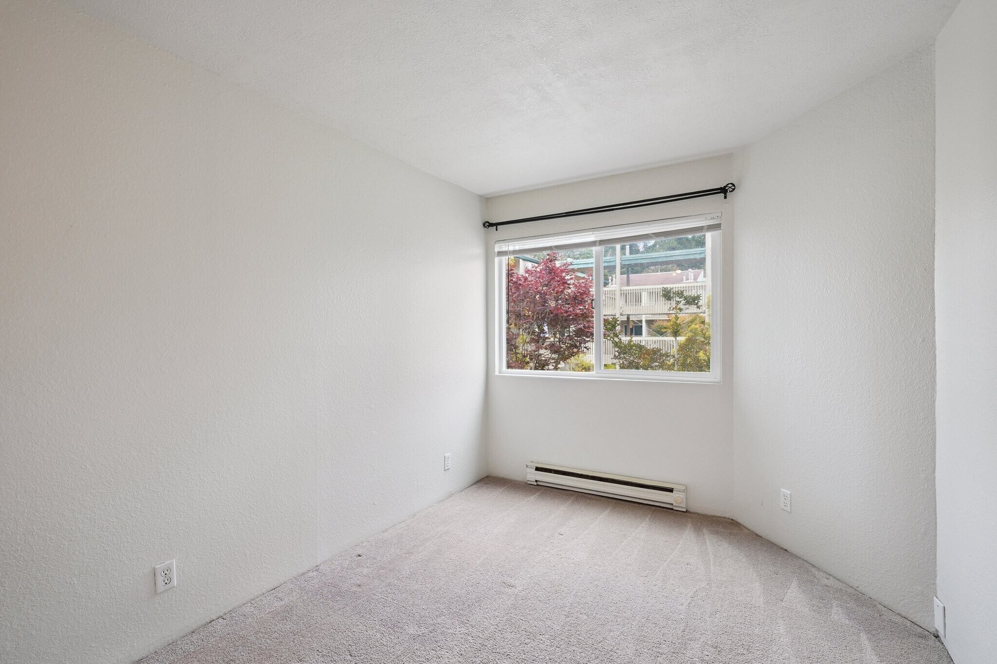 Building Photo - 370 Imperial Way