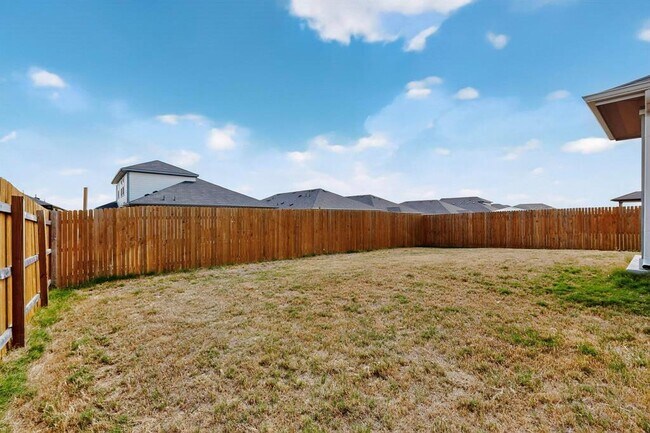 Building Photo - 322 Pedernales Ln
