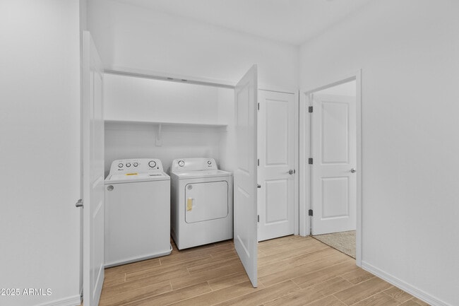 Building Photo - 2842 E Tracy Ln