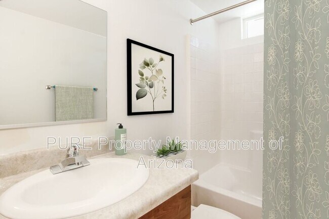 Building Photo - 6077 N 60th Ave