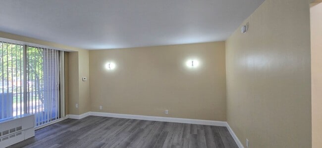 Building Photo - Elegant Renovated Studio with Juliet Balco...
