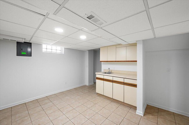 Building Photo - 2739 Yorkshire Rd