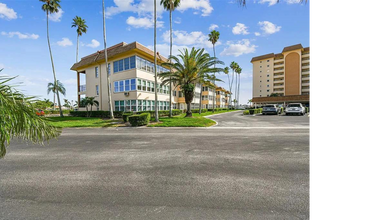 Building Photo - Beautiful 2-Bedroom Condo in a 55+ Communi...