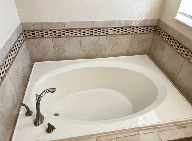 Building Photo - WYNDHAM LAKES ESTATES 4/2.5 HOME FOR RENT - LAKE VIEW!