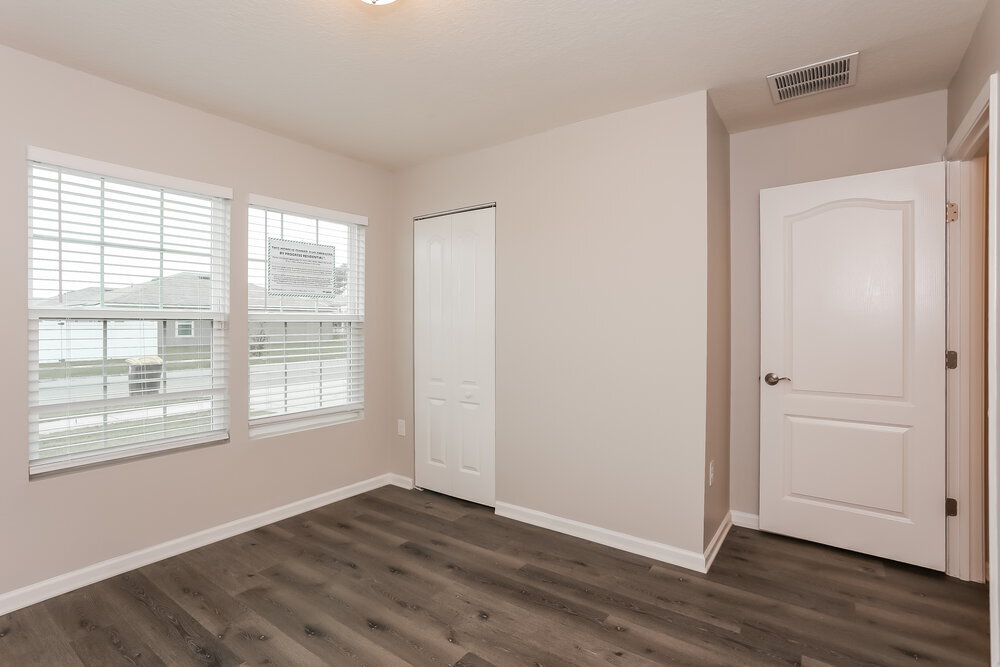 Building Photo - 1981 April Oaks Dr