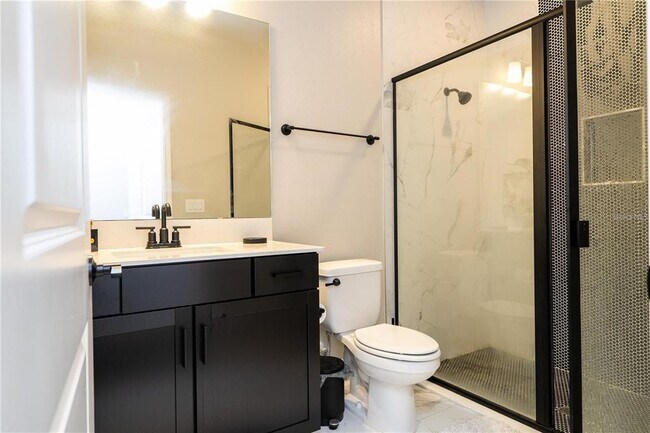 Building Photo - 5090 Shady Pnes Dr