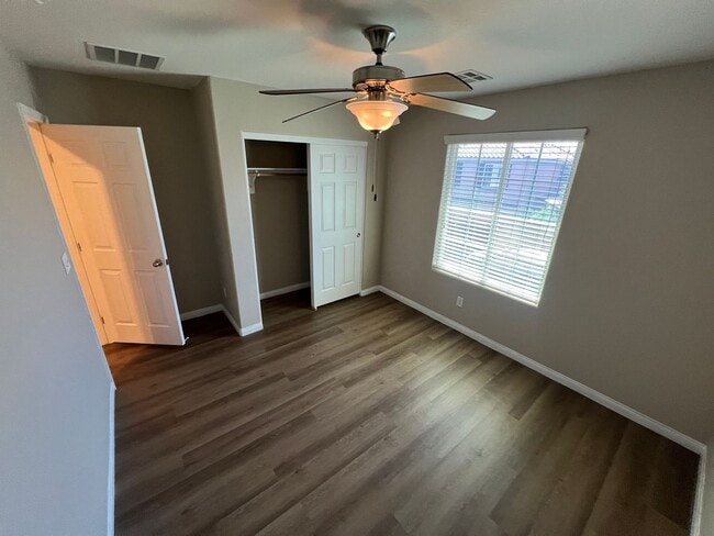 Building Photo - 10626 Shiny Skies Dr