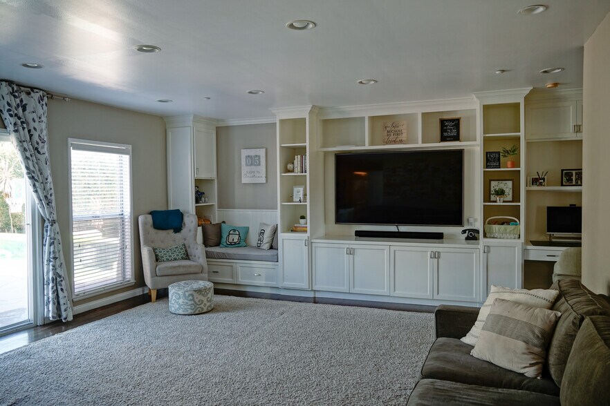 Building Photo - 470 Segovia Ave