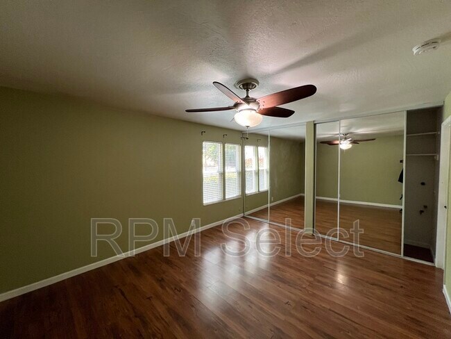 Building Photo - 385 Camelback Rd