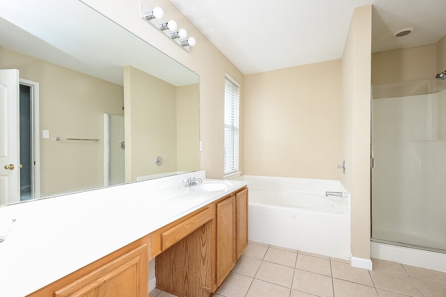 Building Photo - 2908 Bourbon St