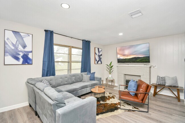 Building Photo - 4710 Paradise Ln