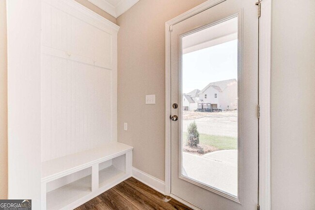 Building Photo - 1060 River Park Dr