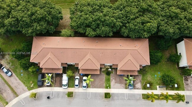 Building Photo - 5331 SW 13th Ct