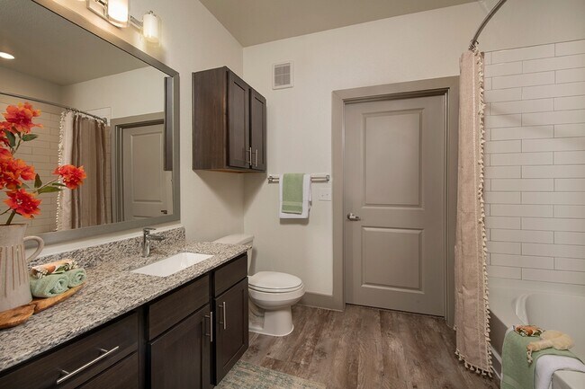 Building Photo - Spacious 2 Bed Near Cypress – 2 Months Free!