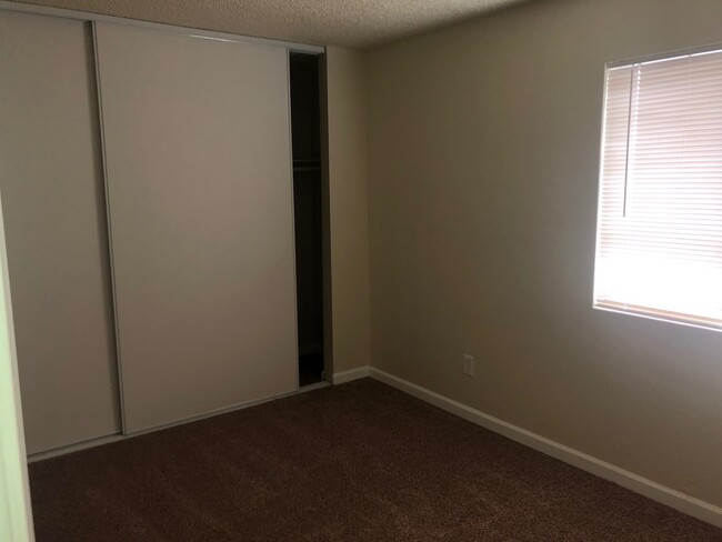 Building Photo - Adelanto Family Neighborhood! $2,100 3 Bed...