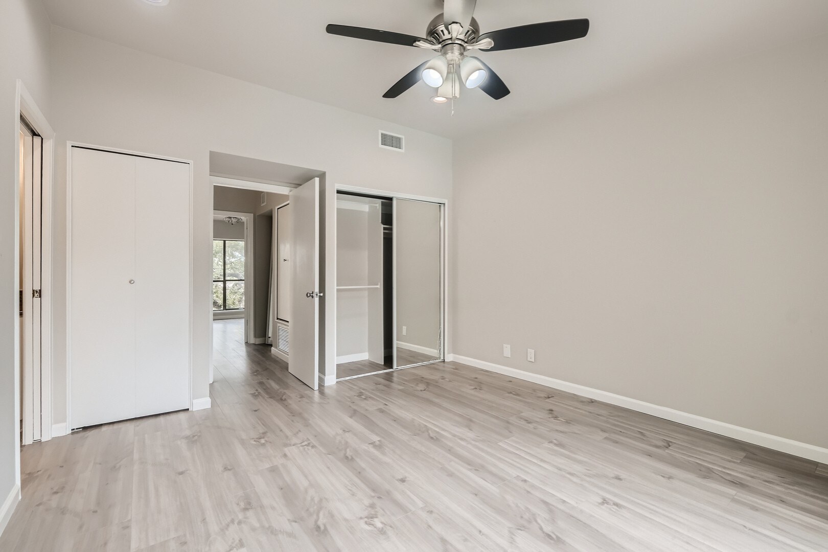 Building Photo - 8642 Fredericksburg Rd