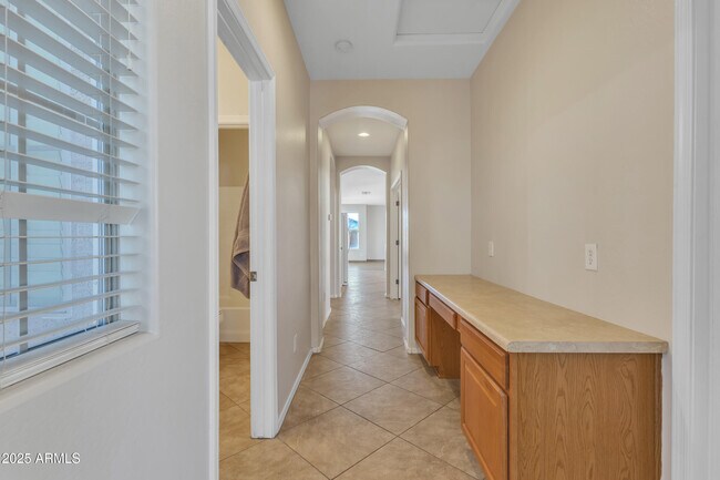 Building Photo - 3233 E Blue Ridge Way
