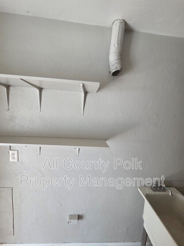 Building Photo - 709 Pineville Ln