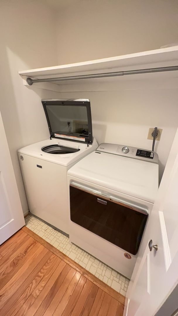 Building Photo - Two Primary Suite, Three Level Townhouse in the Pinecrest Community