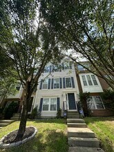 Building Photo - 5047 Leasdale Rd