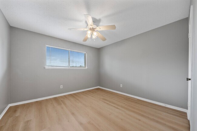 Building Photo - 11610 S Kirkwood Rd