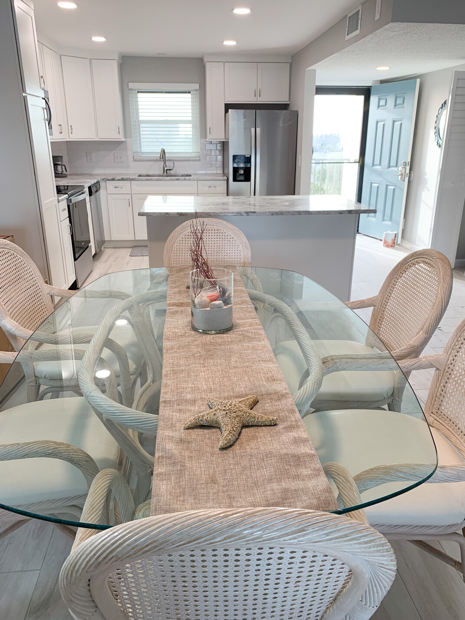 Dining Table-6 - 9825 Harrell Ave