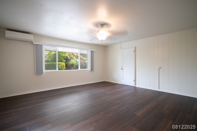 Building Photo - UPGRADED 4BR 2BA House in MANOA with SPLIT...