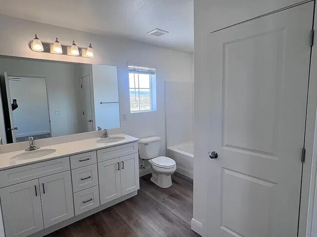 Building Photo - 491 W Bronze Ridge PI