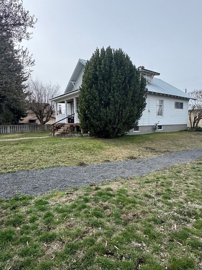 Building Photo - 509 N Cle Elum St