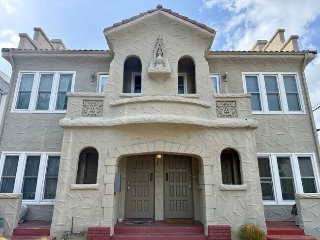 Building Photo - 503 Hill Dr