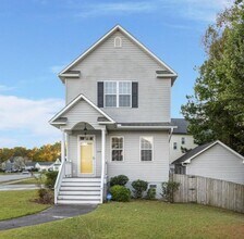 Building Photo - Adorable Dollhouse Home! Corner Lot!