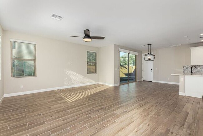 Building Photo - Rare end lot!