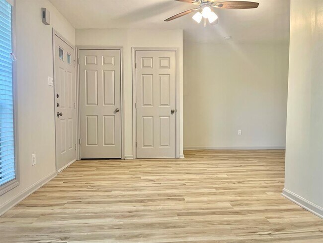 Building Photo - 1311 Antoine Dr