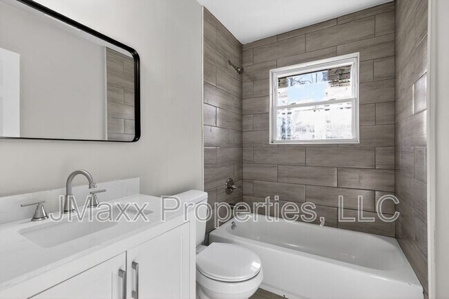 Building Photo - 7 Roper Dr