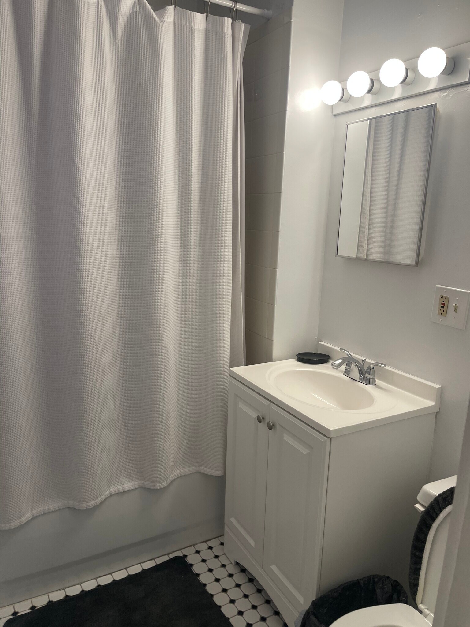 Building Photo - 3 Chamblet St